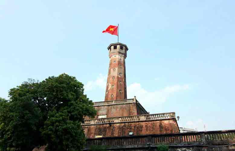Cột cờ Hà Nội ở cung điện Thăng Long