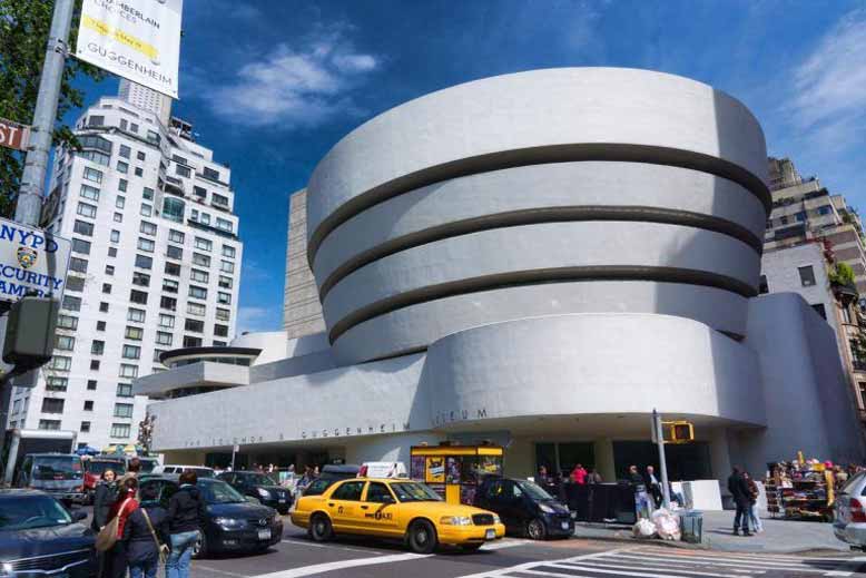 Bảo tàng Solomon R. Guggenheim hình dạng tròn bắt mắt của Frank Lloyd Wright