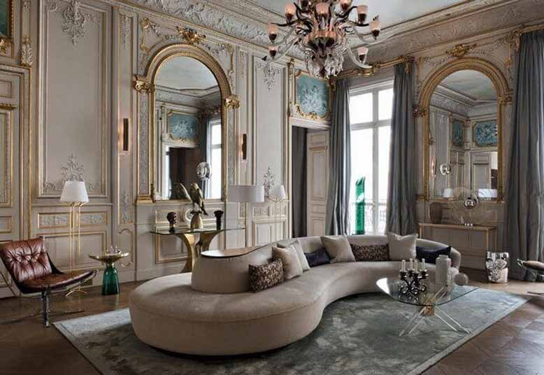 Rèm cửa dài từ trần đến sàn nhà là phong cách của nhà kiểu Pháp