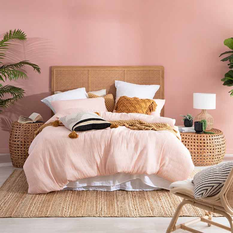 Phòng ngủ màu hồng mang ý nghĩa màu sắc trong thiết kế nội thất
