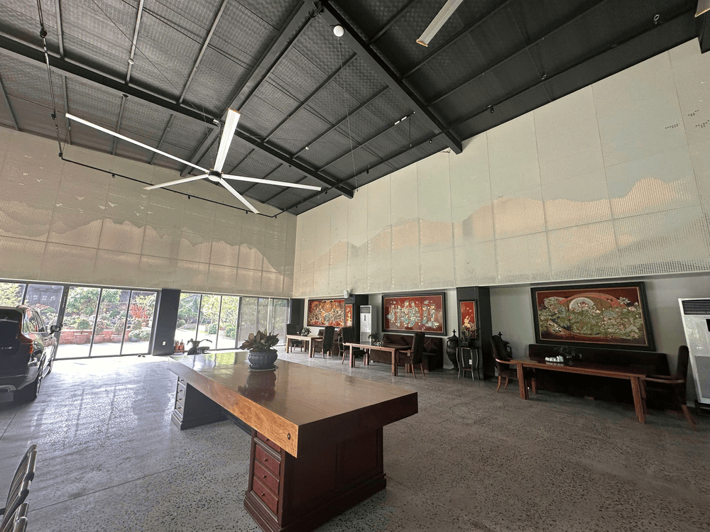 Không gian tiếp khách, nội thất trầm ấm, tinh giản, đầy chiều sâu