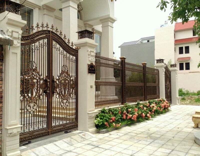 Cổng nhà biệt thự bằng vật liệu sắt, thép CNC