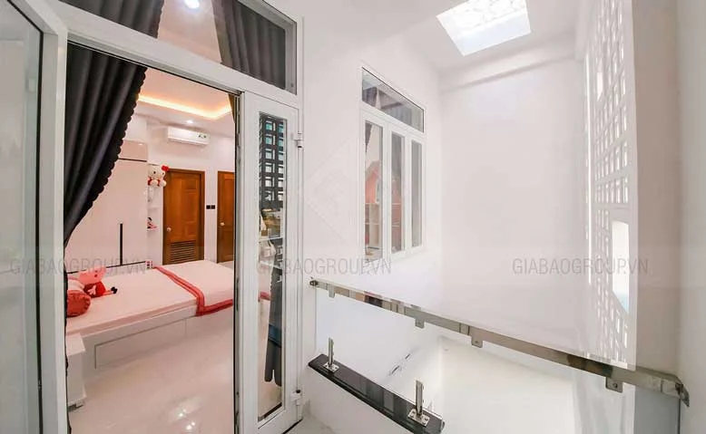 Thiết kế giếng trời của mẫu nhà phố đẹp 3 tầng 