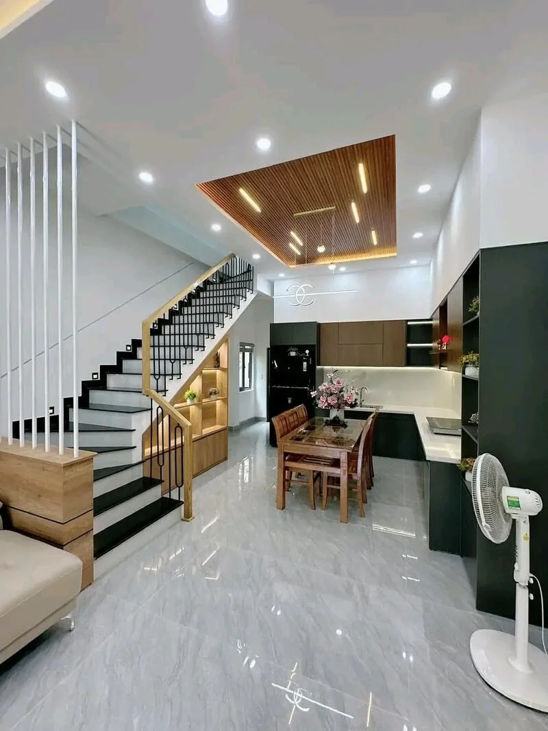 Không gian cầu thang lên tầng 2