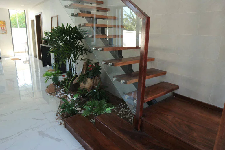 Thiết kế thi công trọn gói biệt thự - một góc cầu thang trong nhà