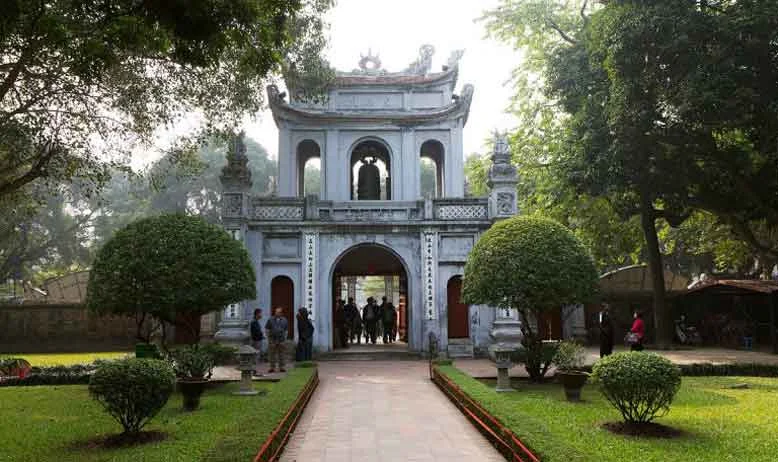 Toàn cảnh di tích lịch sử văn miếu quốc tử giám